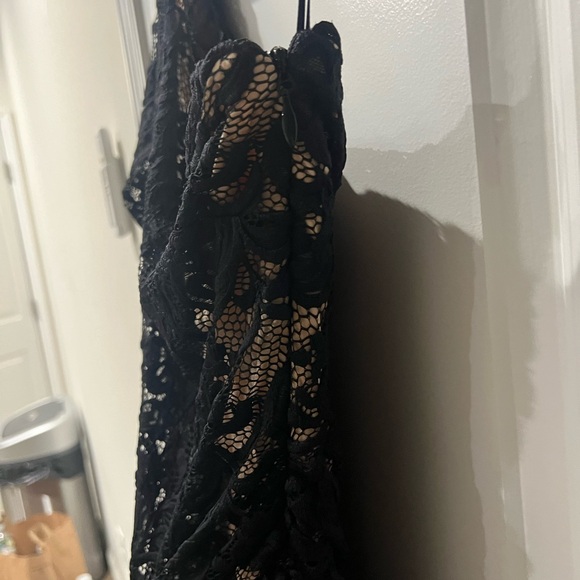 Bebe Off the Shoulder Midi Lace Dress Black and Nude Large - Picture 4 of 4